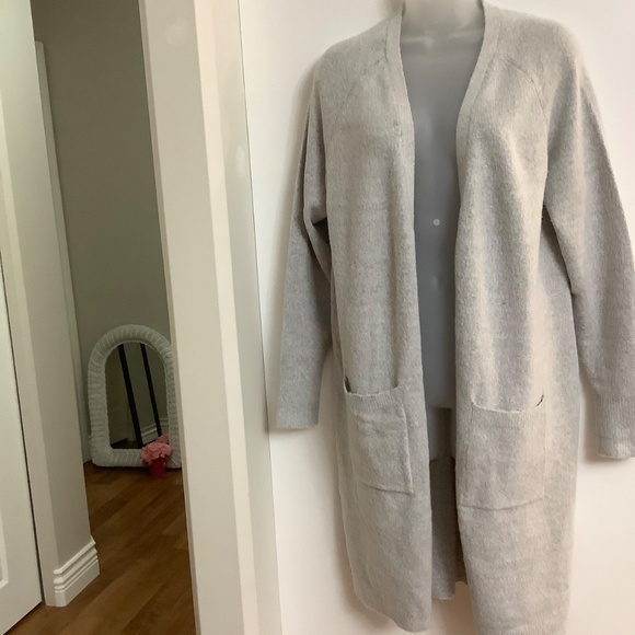 Cloth brand Lovely long soft cardigan MEDIUM light grey color - Picture 2 of 11